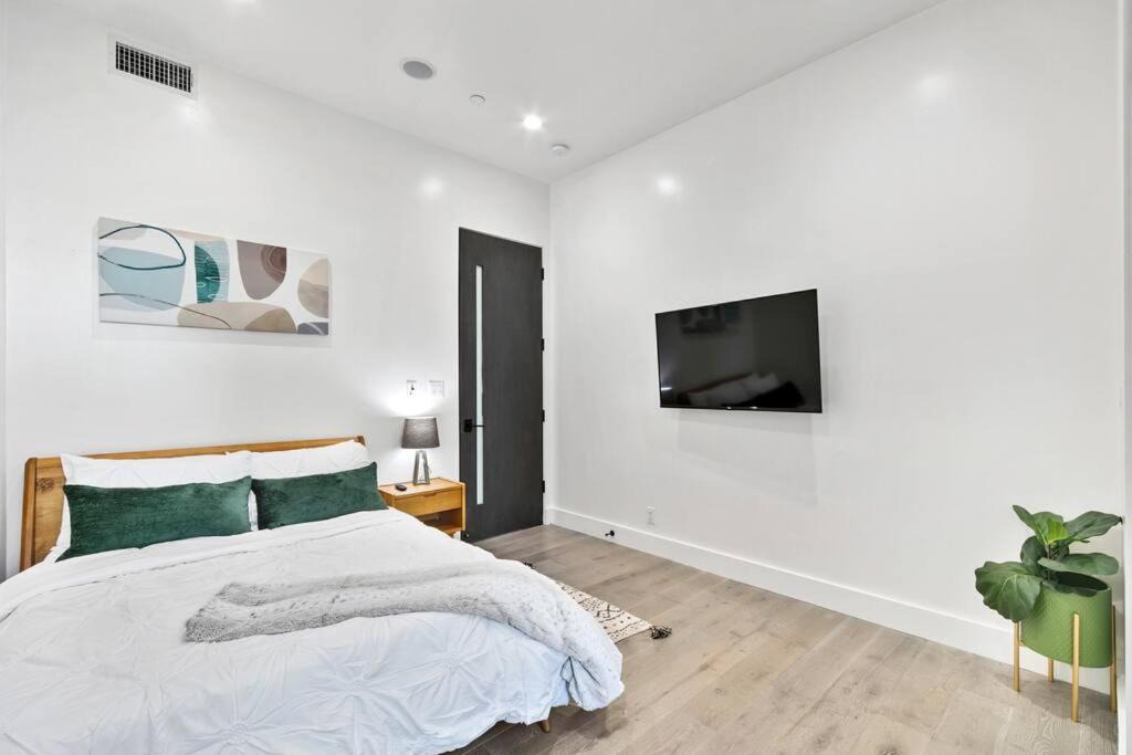 Photo of Bedroom in Beverly Grove