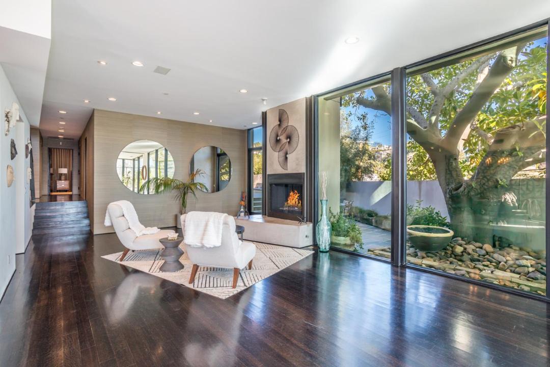 Photo of Livingroom in Hollywood Hills West