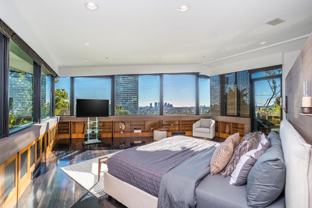 Photo of Livingroom in Hollywood Hills West