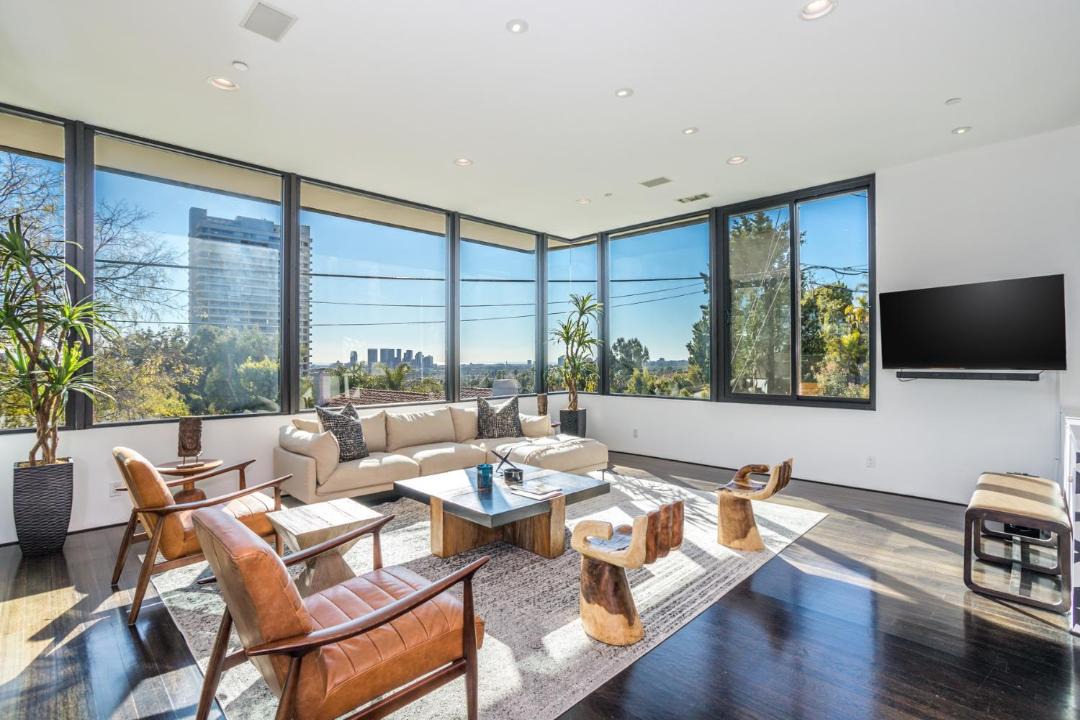 Photo of Livingroom in Hollywood Hills West