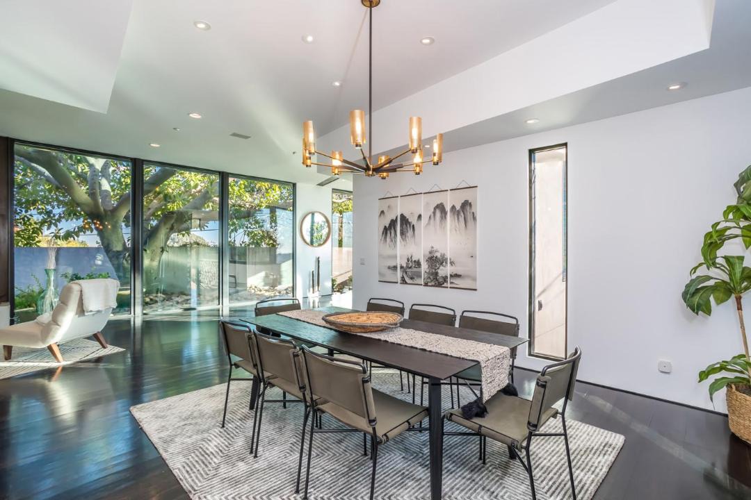 Photo of Livingroom in Hollywood Hills West