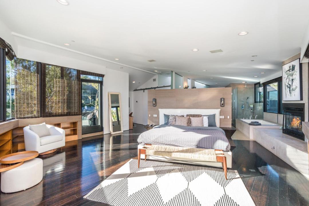 Photo of Livingroom in Hollywood Hills West