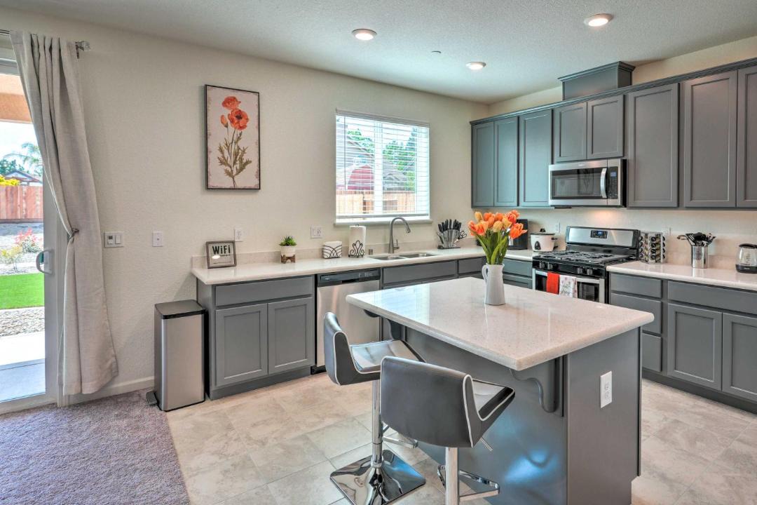 Photo of Kitchen in Hood