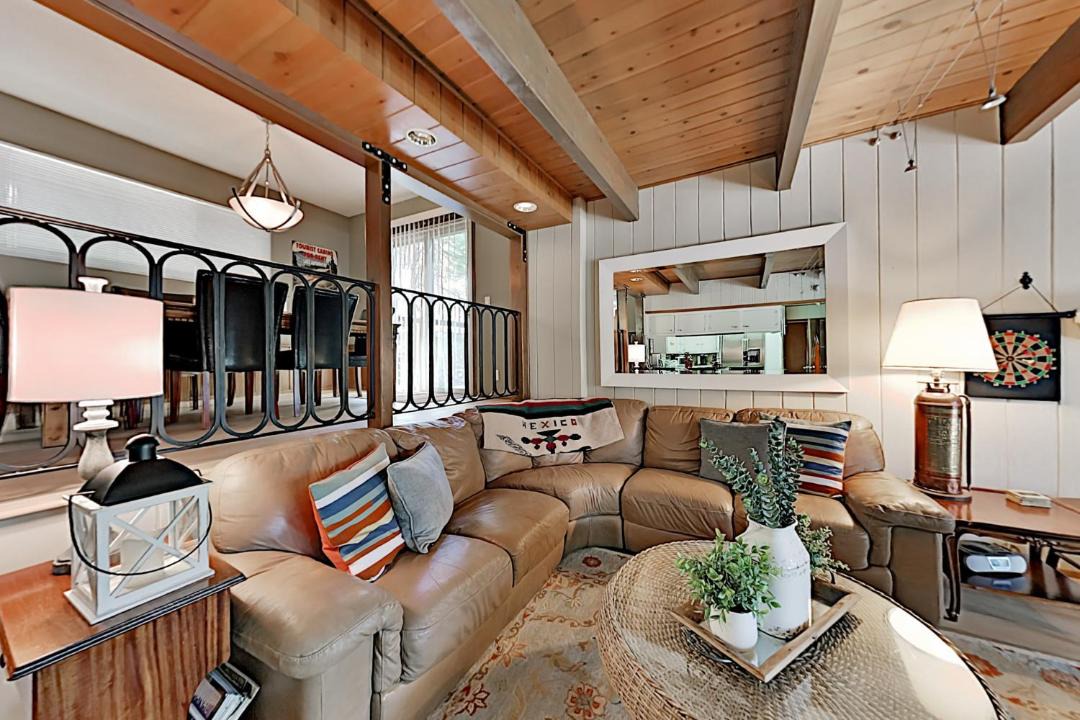 Photo of Livingroom in Blue Jay
