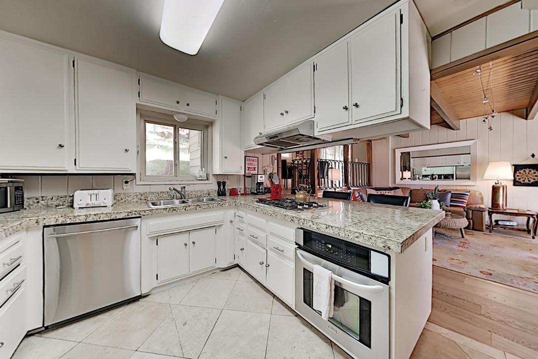 Photo of Kitchen in Blue Jay