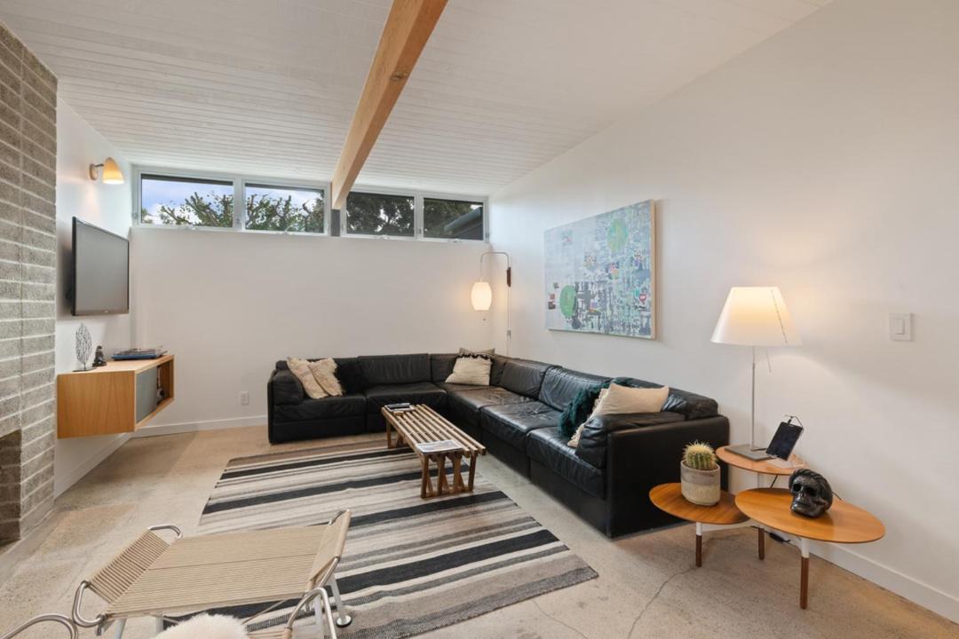 Photo of Livingroom in Newport Shores