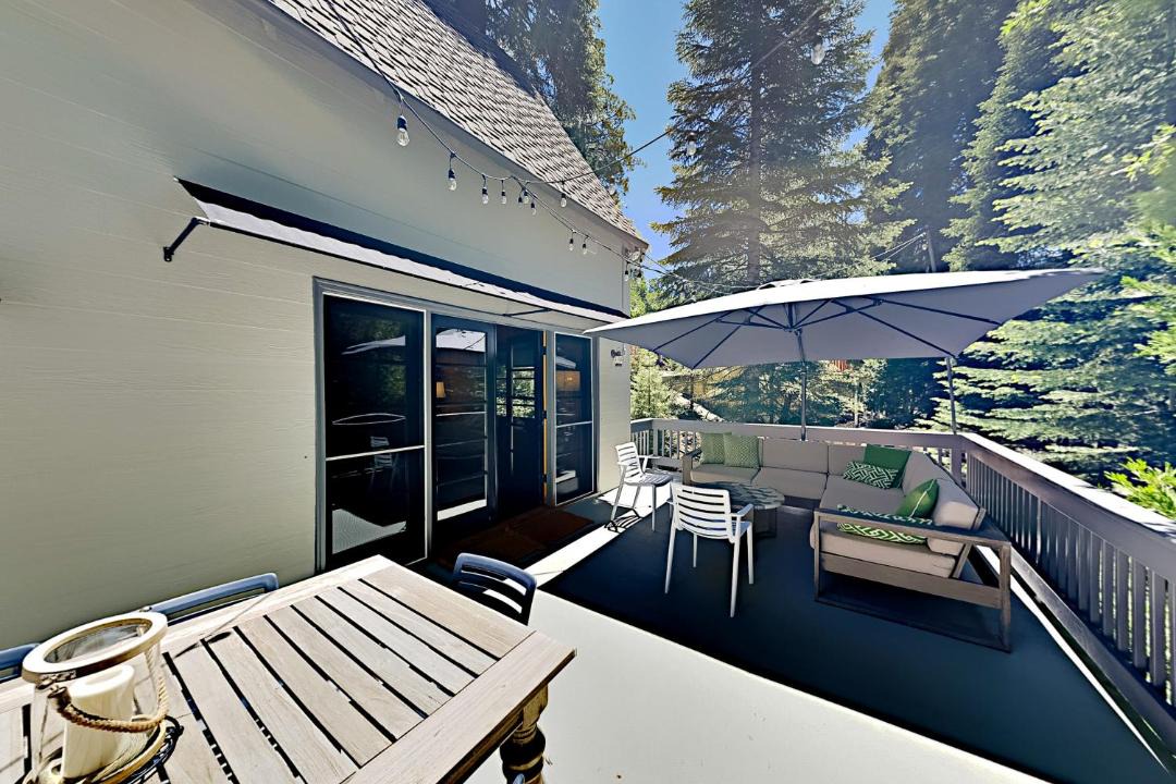 Photo of Patio Balcony in Lake Arrowhead