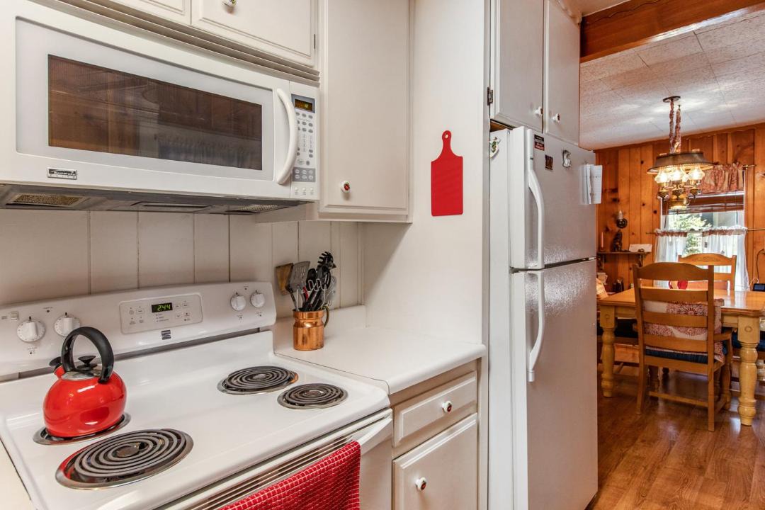 Photo of Kitchen in Lake Arrowhead