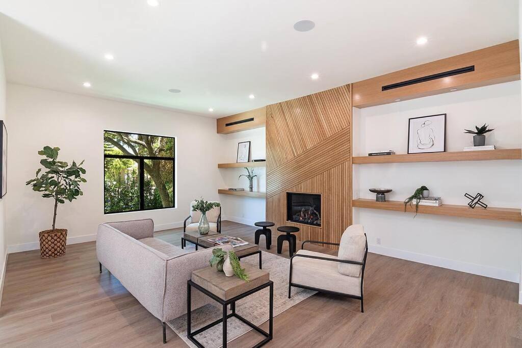 Photo of Livingroom in Sherman Oaks