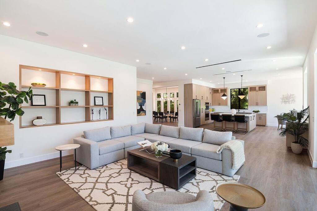 Photo of Livingroom in Sherman Oaks