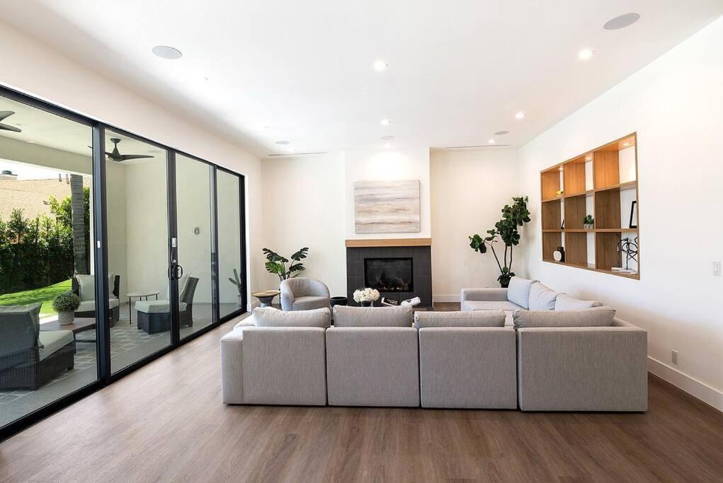 Photo of Livingroom in Sherman Oaks