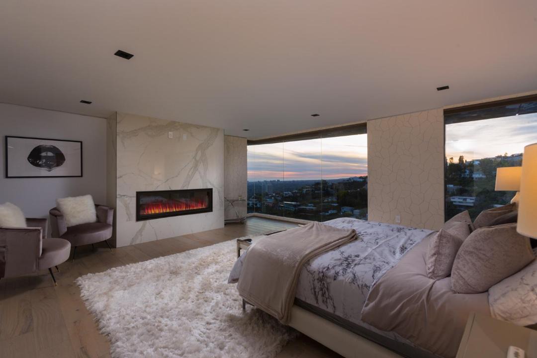 Photo of Others in Hollywood Hills West