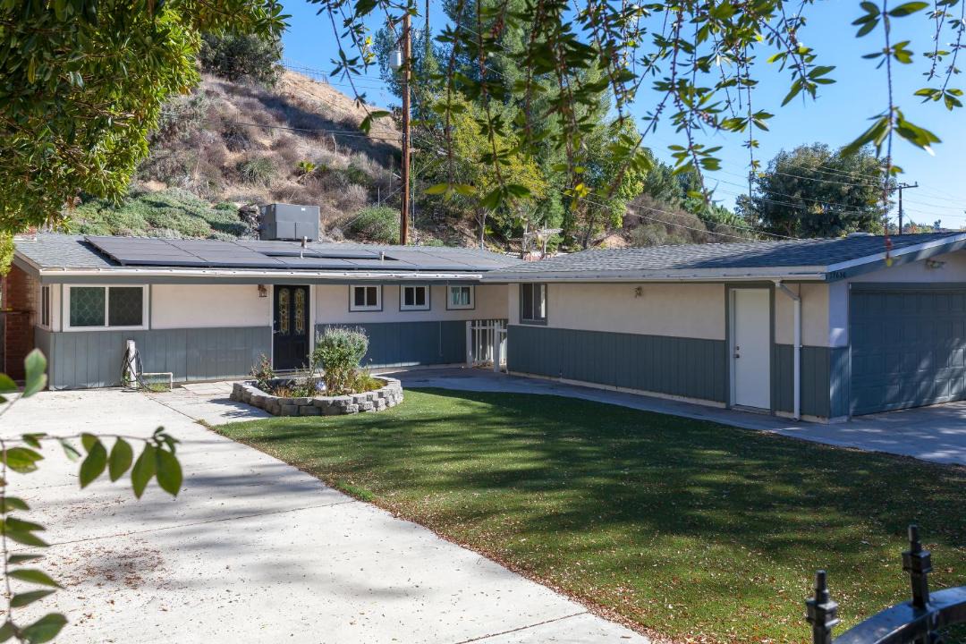 Photo of Buildings in Santa Clarita
