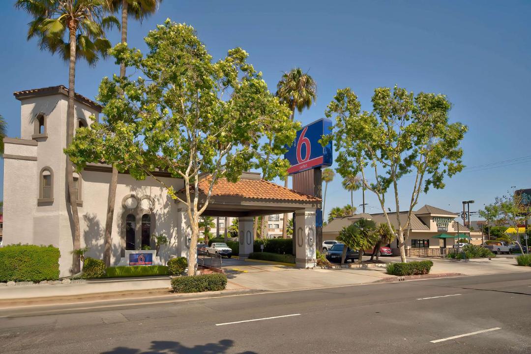 Photo of Buildings in Lawndale