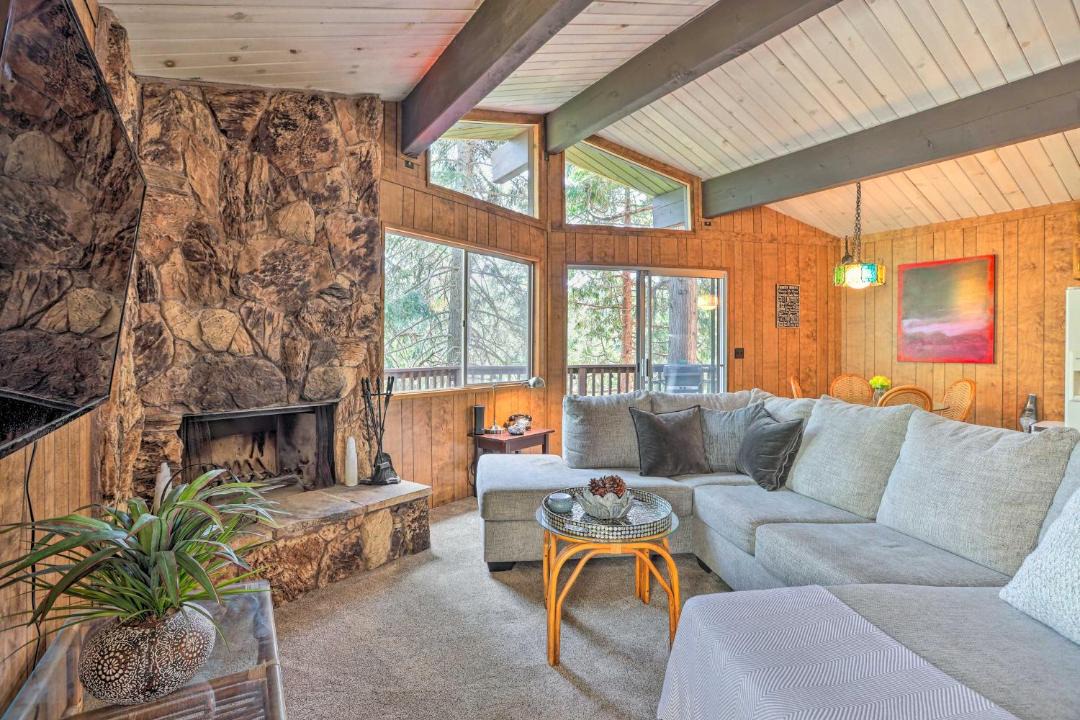 Photo of Livingroom in Arrowhead Villas