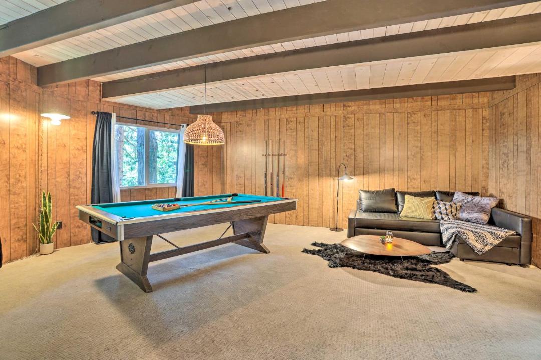 Photo of Livingroom in Arrowhead Villas