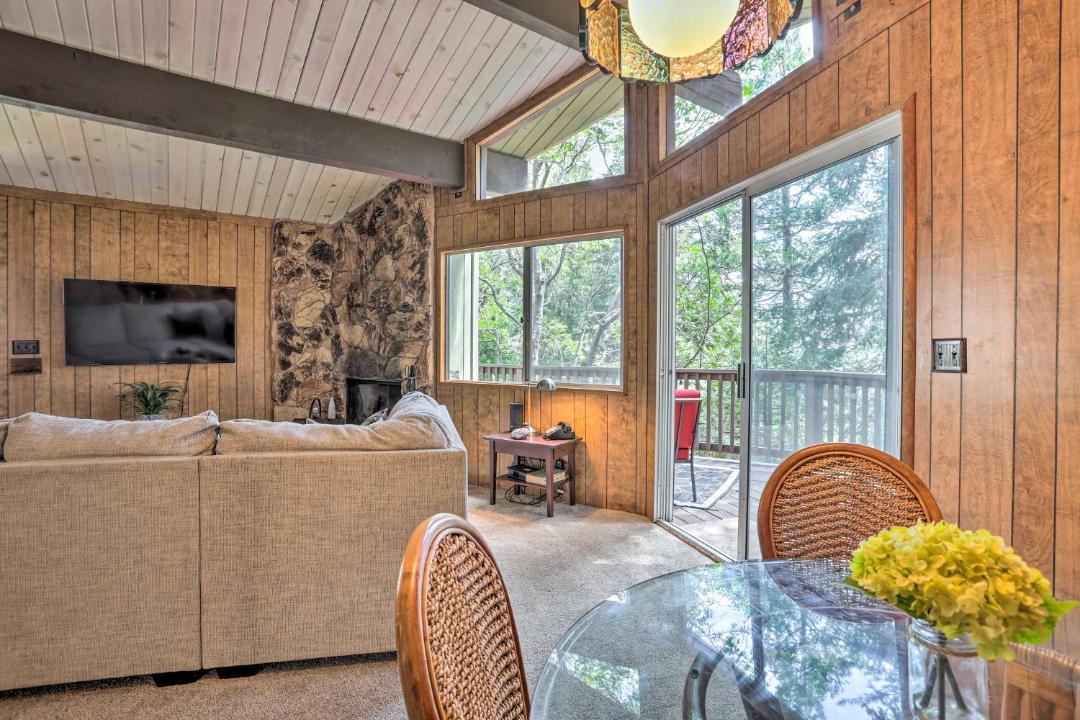 Photo of Livingroom in Arrowhead Villas