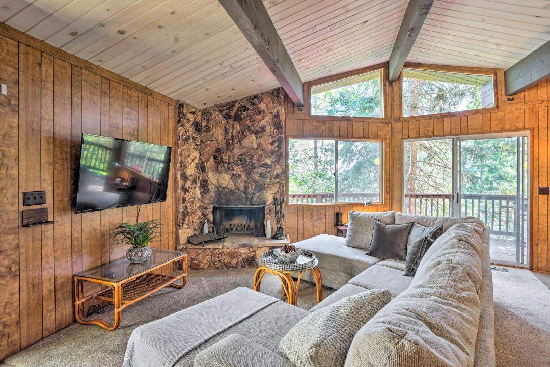 Photo of Livingroom in Arrowhead Villas