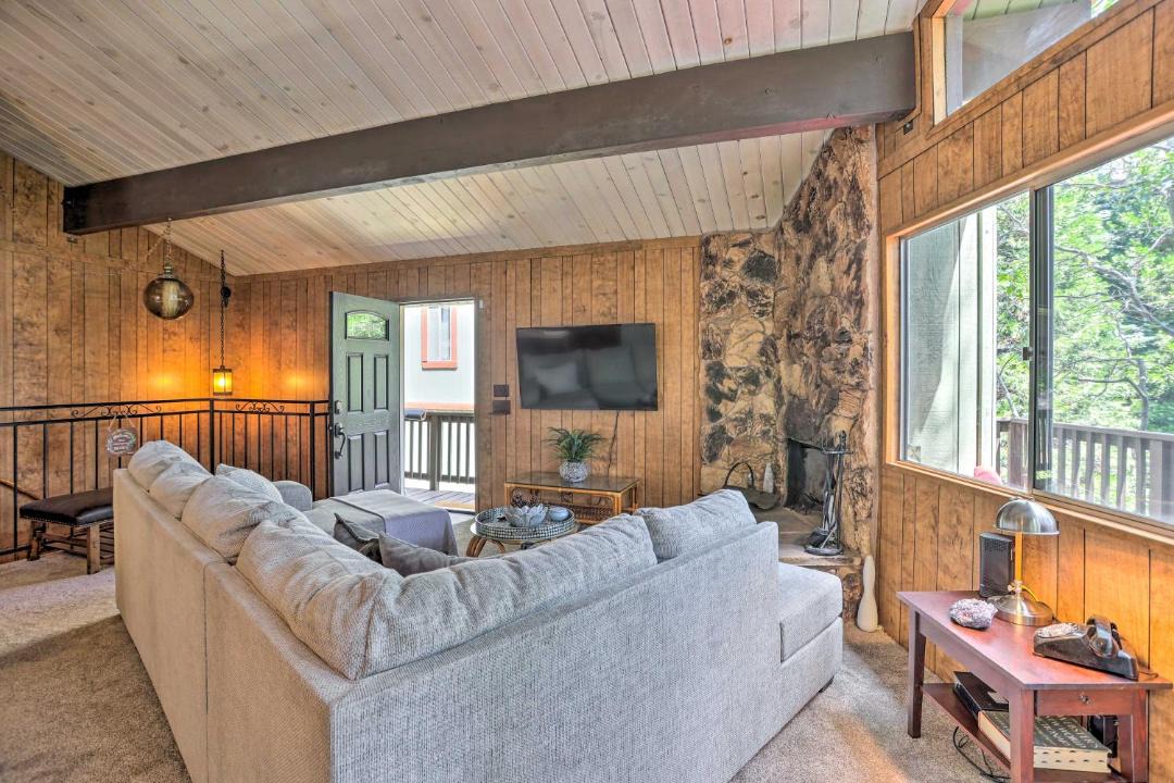 Photo of Livingroom in Arrowhead Villas