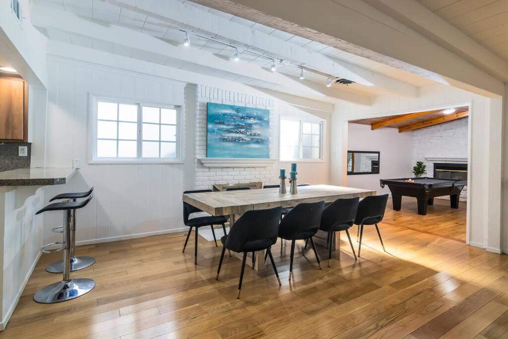 Photo of Livingroom in Valley Glen