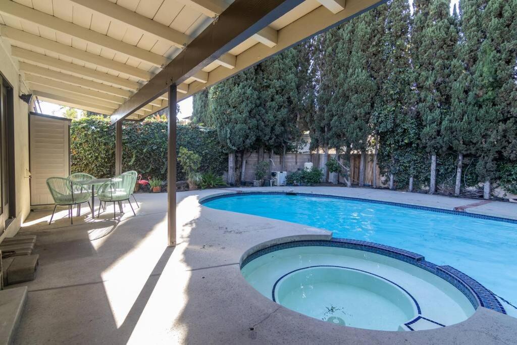 Photo of Outdoor in Valley Glen