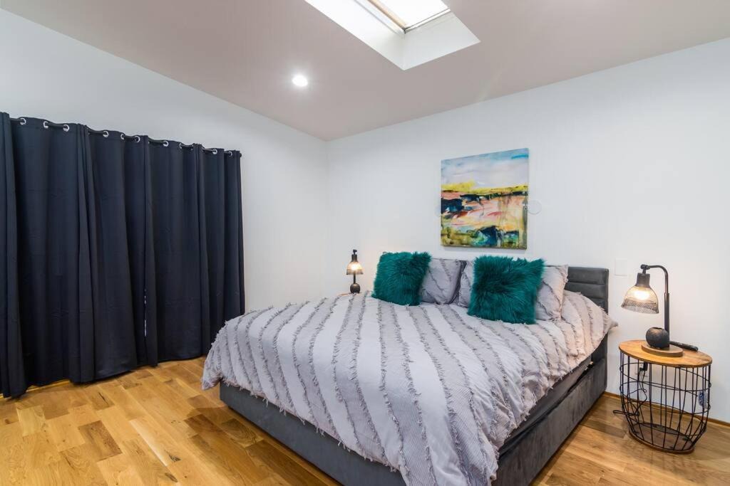 Photo of Bedroom in Valley Glen