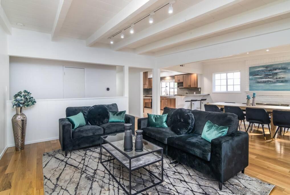 Photo of Livingroom in Valley Glen