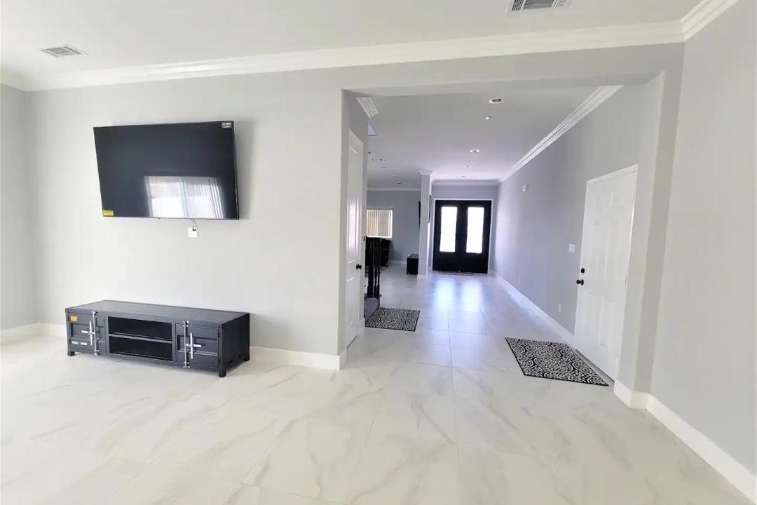 Photo of Livingroom in Midway City