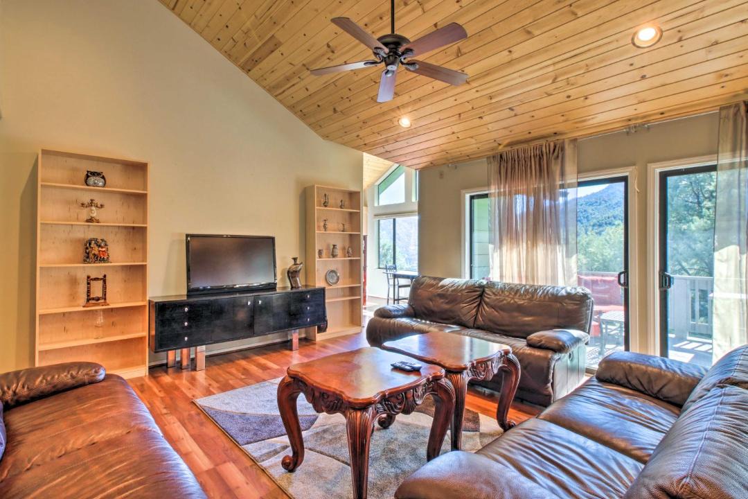 Photo of Livingroom in Frazier Park