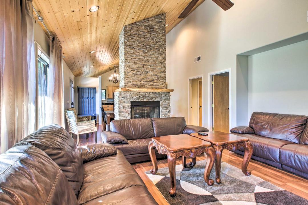 Photo of Livingroom in Frazier Park