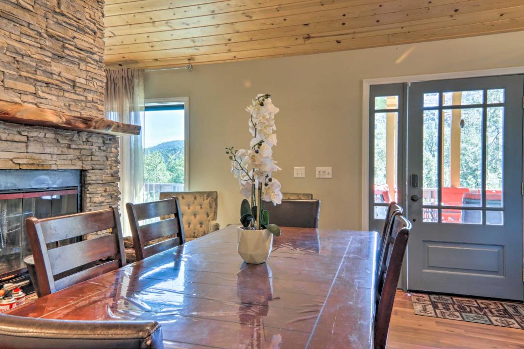 Photo of Livingroom in Frazier Park