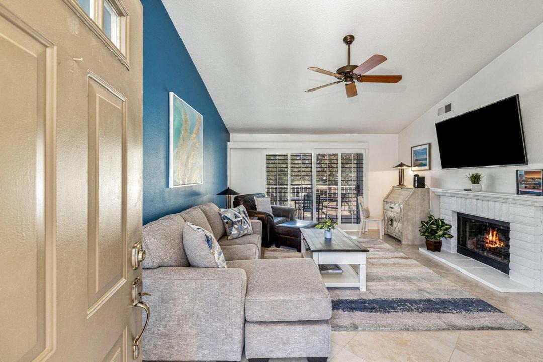 Photo of Livingroom in Palm Desert