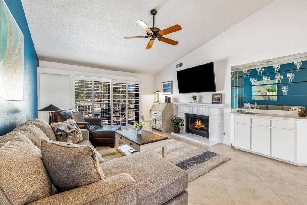 Photo of Livingroom in Palm Desert