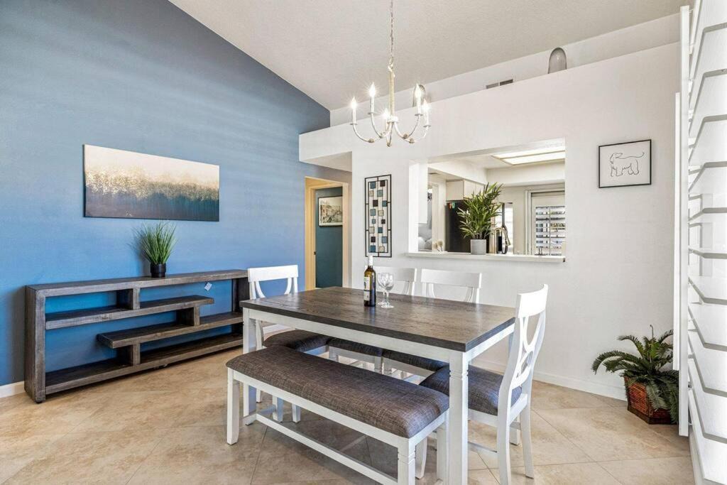 Photo of Livingroom in Palm Desert