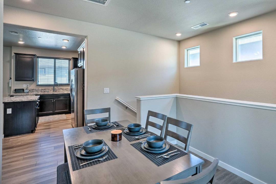 Photo of Livingroom in Hood