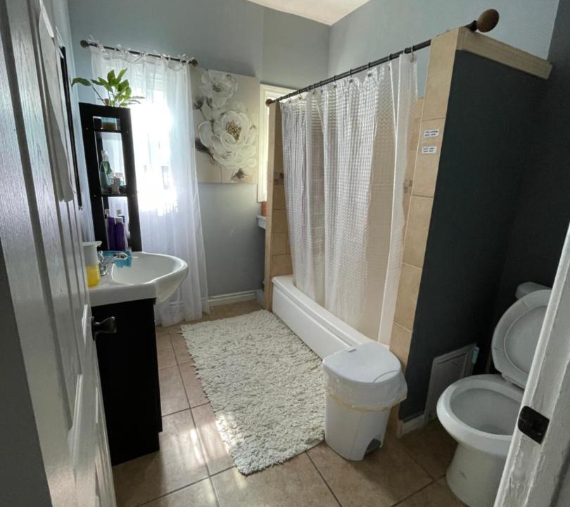 Photo of Bathroom in Los Angeles