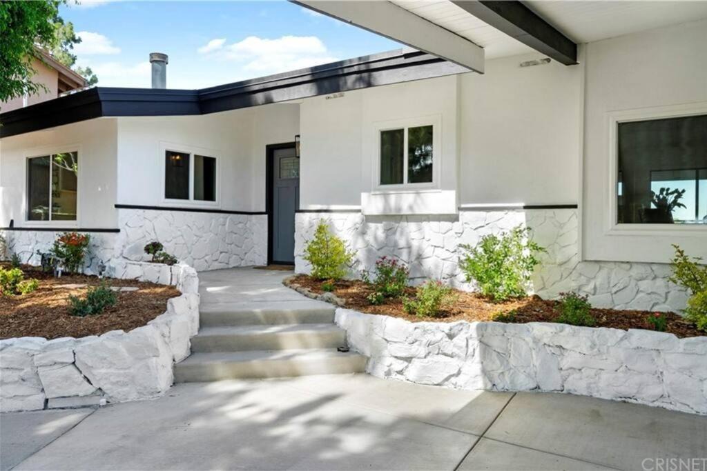 Photo of Buildings in Woodland Hills
