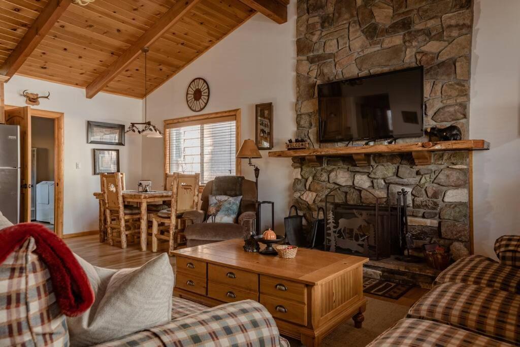 Photo of Livingroom in Big Bear City