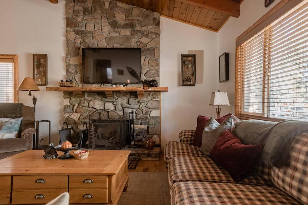 Photo of Livingroom in Big Bear City