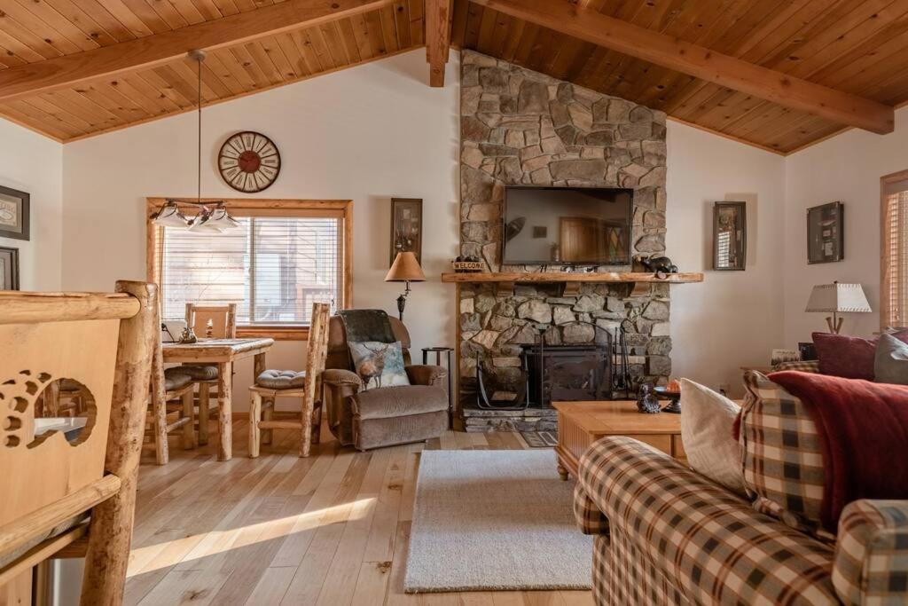 Photo of Livingroom in Big Bear City