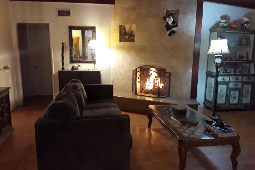 Photo of Livingroom in Tarzana