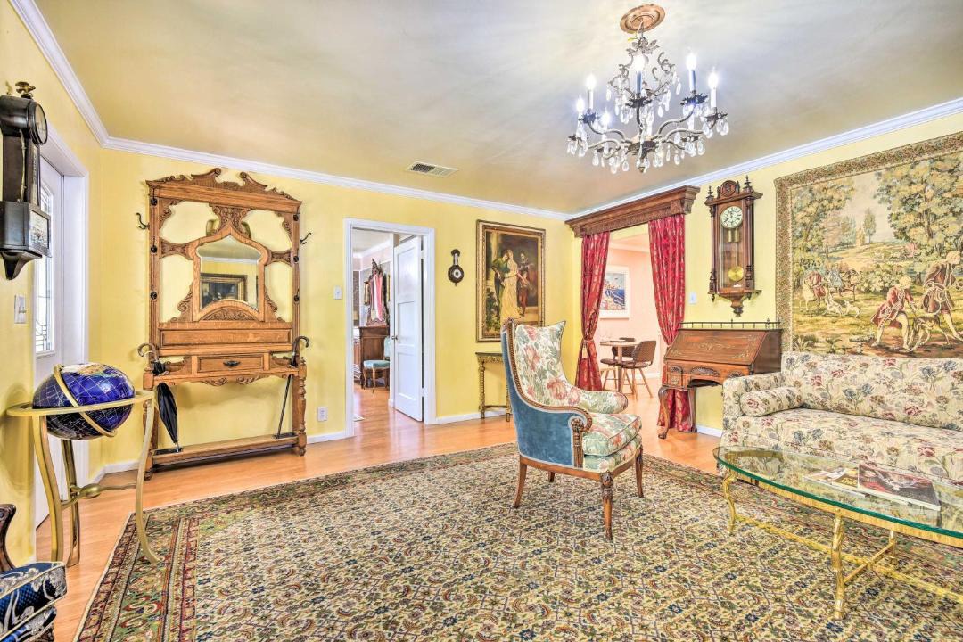 Photo of Livingroom in North Central