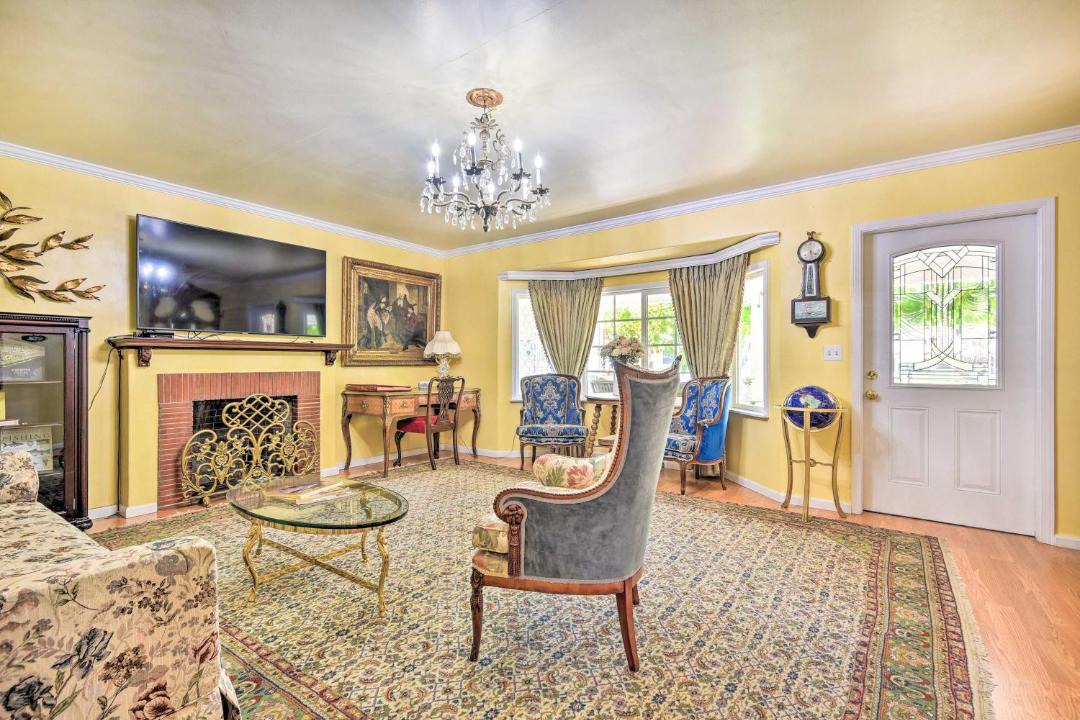 Photo of Livingroom in North Central
