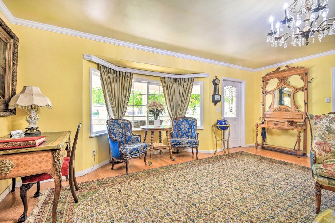 Photo of Livingroom in North Central