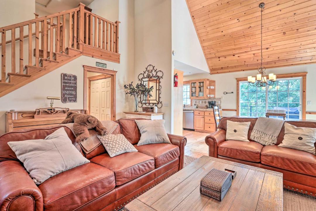 Photo of Livingroom in Lake Arrowhead