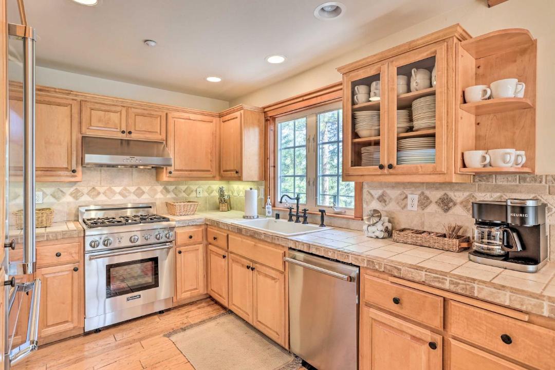 Photo of Kitchen in Lake Arrowhead