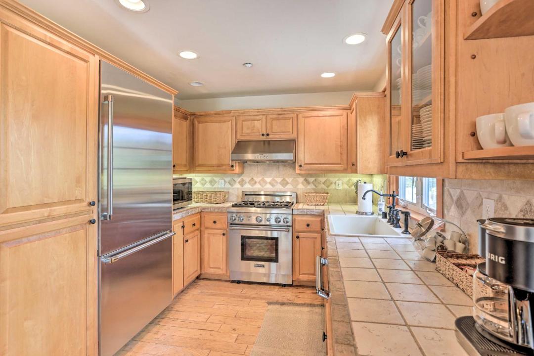 Photo of Kitchen in Lake Arrowhead