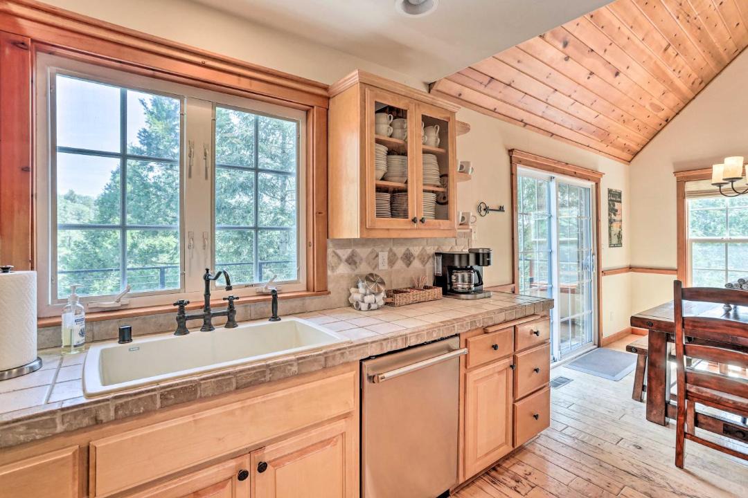 Photo of Kitchen in Lake Arrowhead