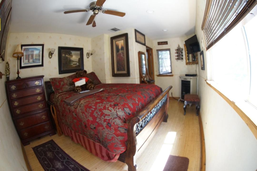 Photo of Bedroom in Lake Arrowhead