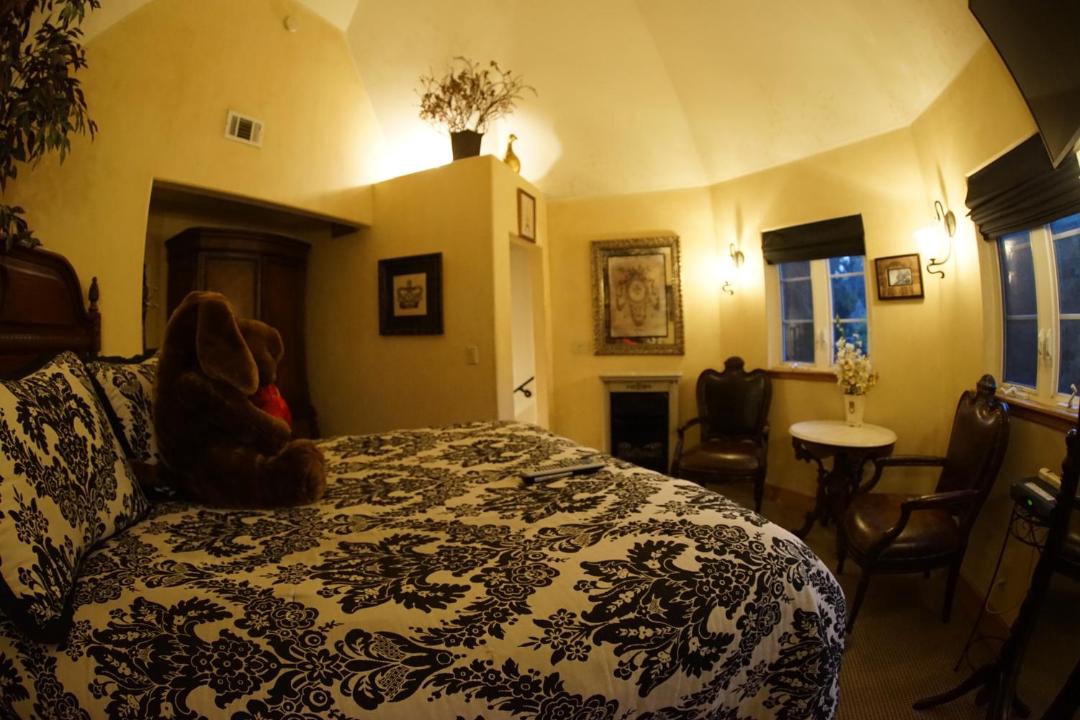 Photo of Bedroom in Lake Arrowhead